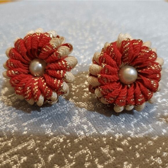 Vintage 1950's Clip On Earings Made of Fabric Clip On - Picture 1 of 4